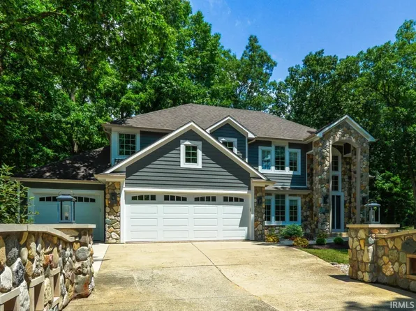 1715 Woodland Xing, Fort Wayne, IN 46825