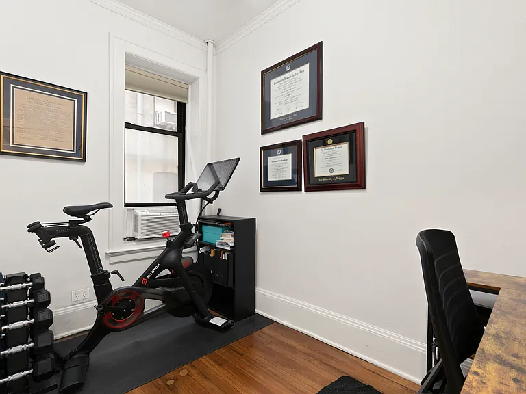 210 W 20th St #3RW — Photo 5