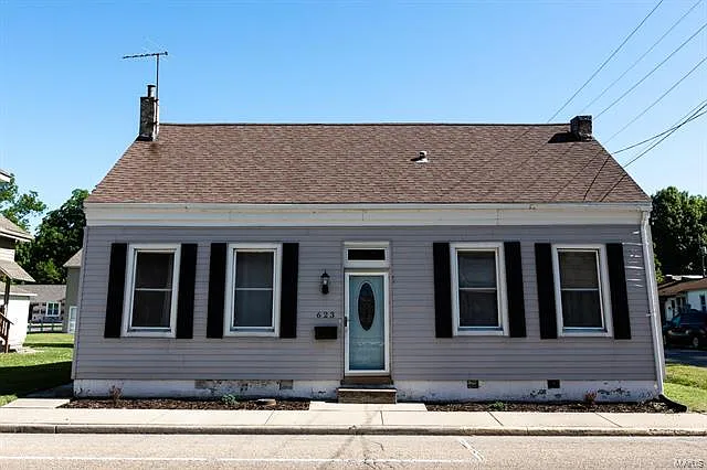 623 E Main St photo 1