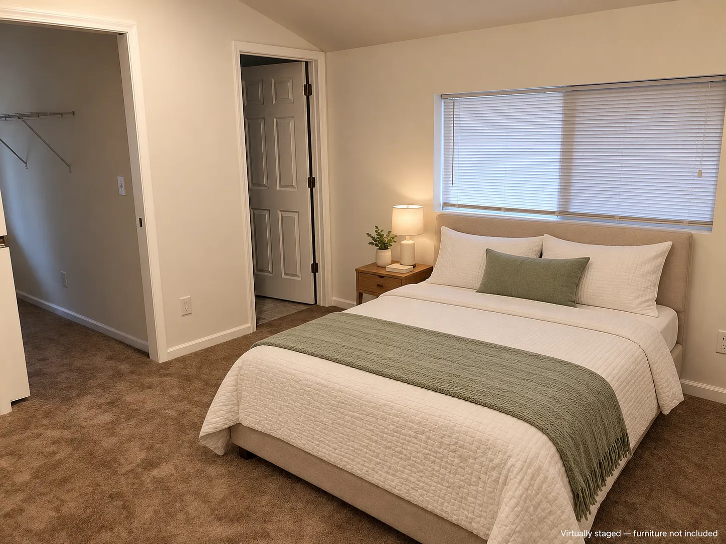 1542 NE Northgate Way — Photo 2