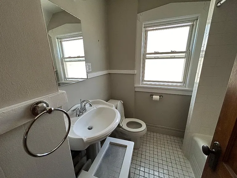 256 E 7th St #2 — Photo 9