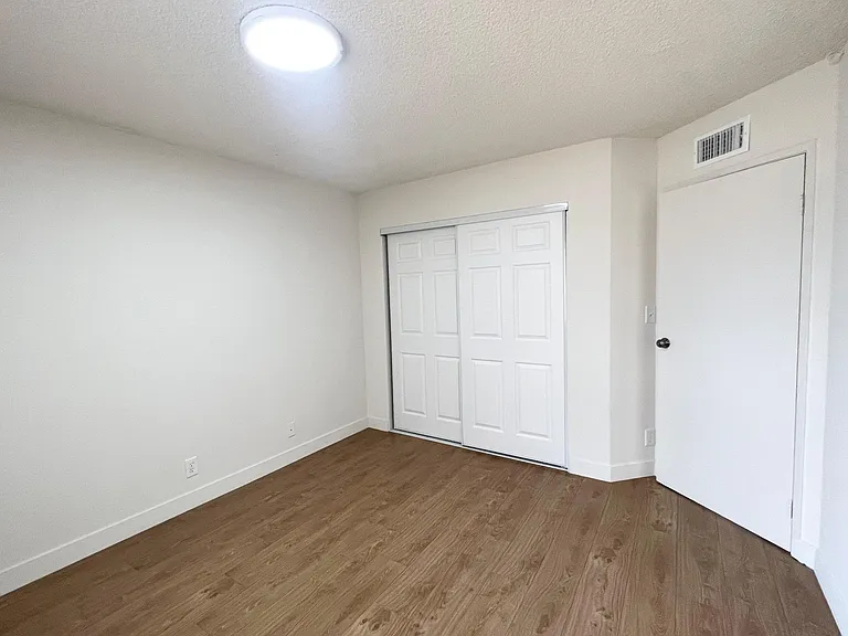 6456 Hazeltine Ave #6 — Photo 13