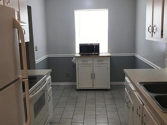 3rd image of 868 Dow Ln