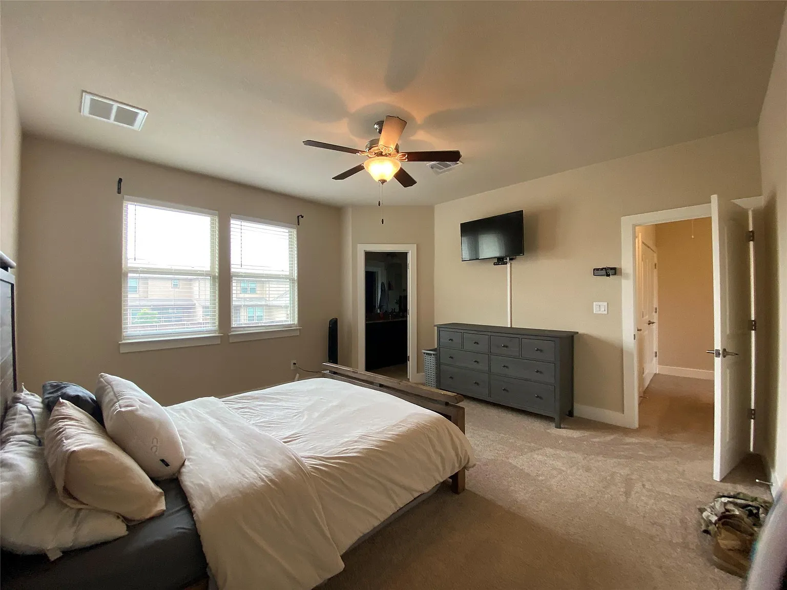 2 bed, 2.5 bath, 1311 sqft, $1,950 — Photo 3
