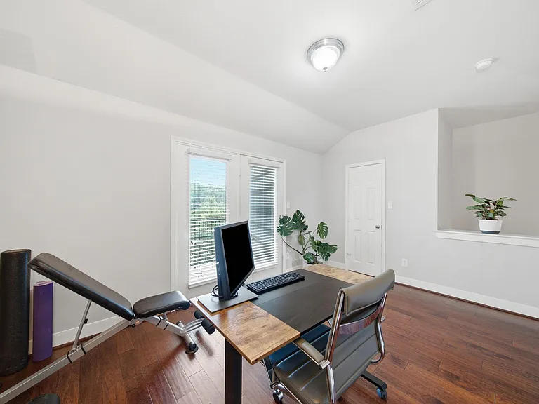 1716 Elgin St — Photo 30