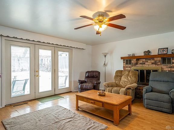 3rd image of 5965 Chatsworth Dr