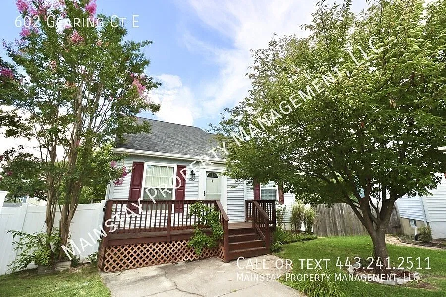 Charming 3 Bedroom Home with Deck! — Photo 1
