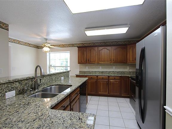 4th image of 1785 Grove Ct