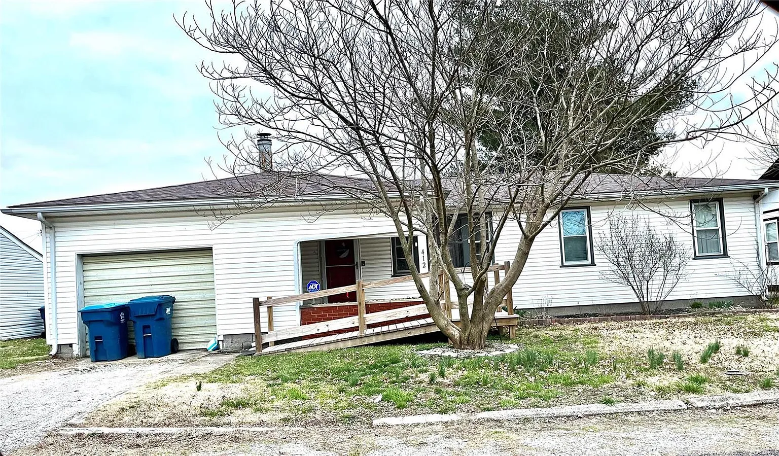 412 Rose Ave photo 1