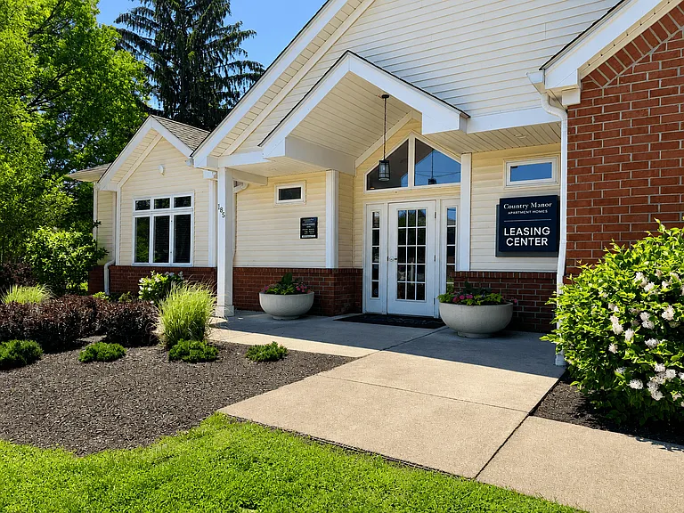 Country Manor Apartment Homes — Photo 21