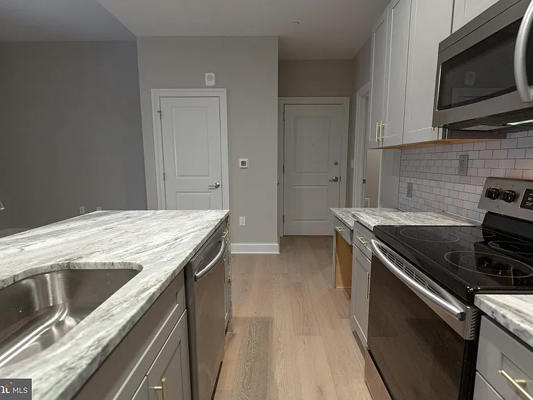 1411-1 Walnut St #201 — Photo 9