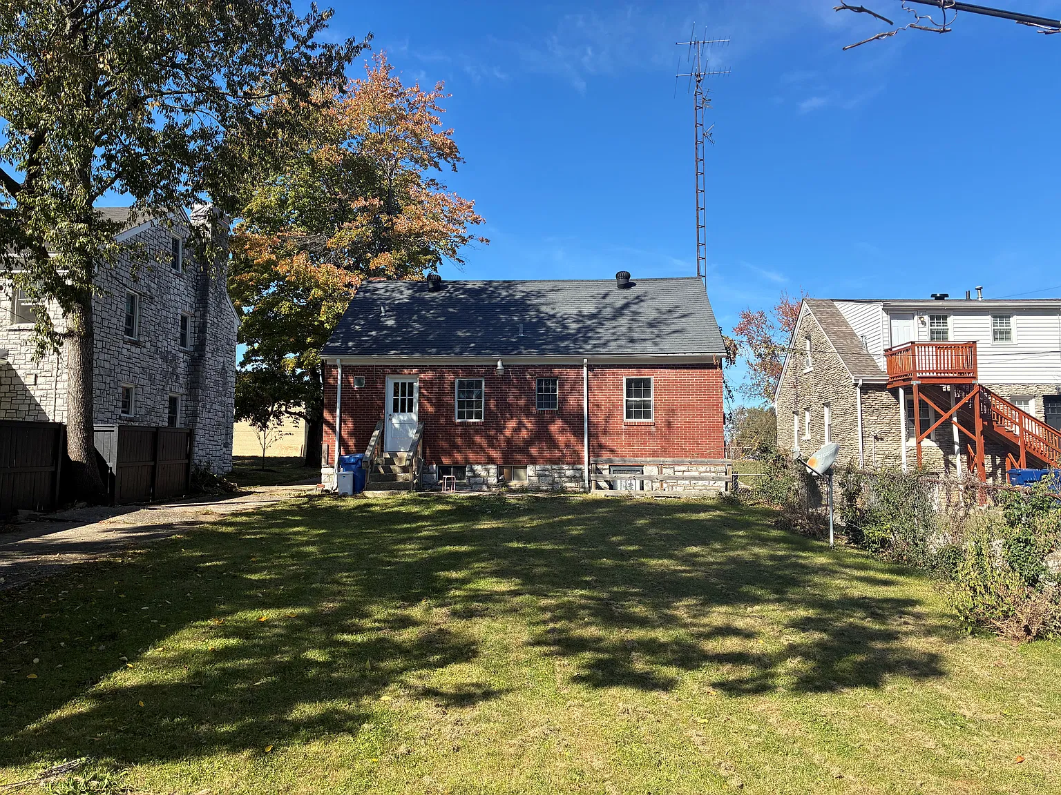 3 bed, $1,950 — Photo 2