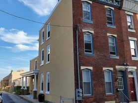153 Dupont St, Philadelphia, PA