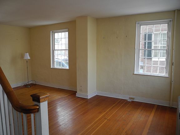 4th image of 79 Central St