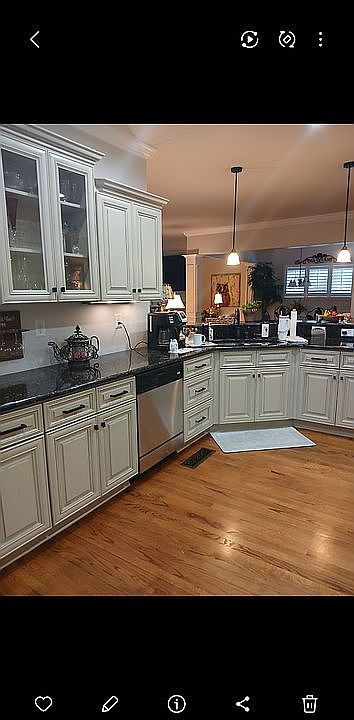 Beautiful spacious kitchen c