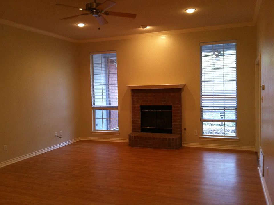 living with Fireplace