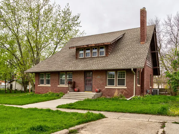 904 7th St, Nevada, IA 50201
