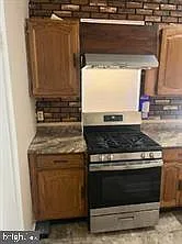 3 bed, 1.0 bath, $1,400 — Photo 2
