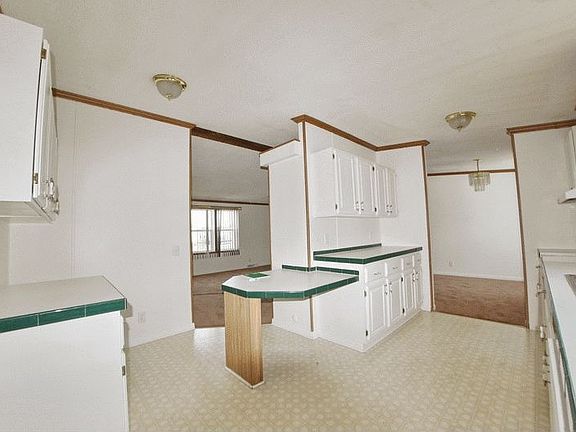 5th image of 599 Honey Locust Ln