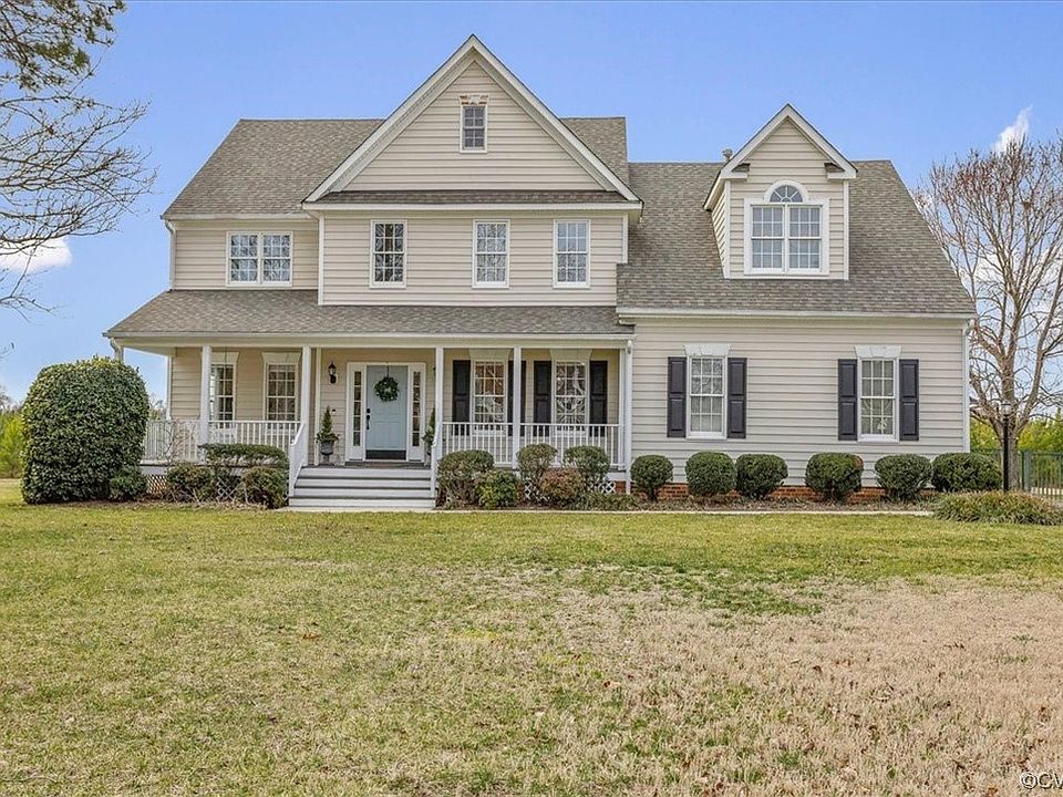 1st image of 513 Fairway Woods Dr