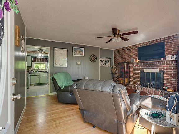 4th image of 315 Nadine Ave