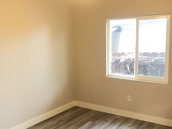5th image of 3247 Martin Ave #3247