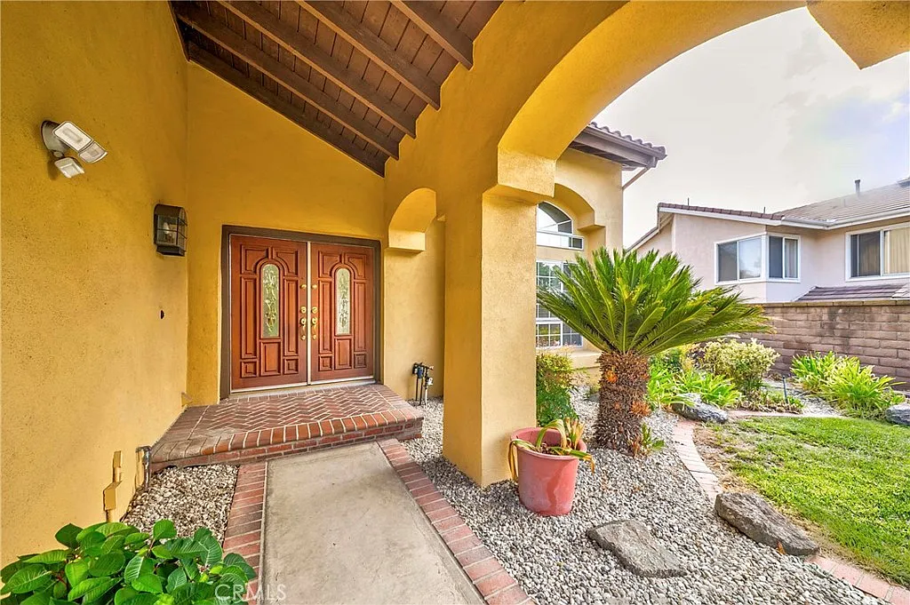 4 bed, 3265 sqft, $5,700 — Photo 3
