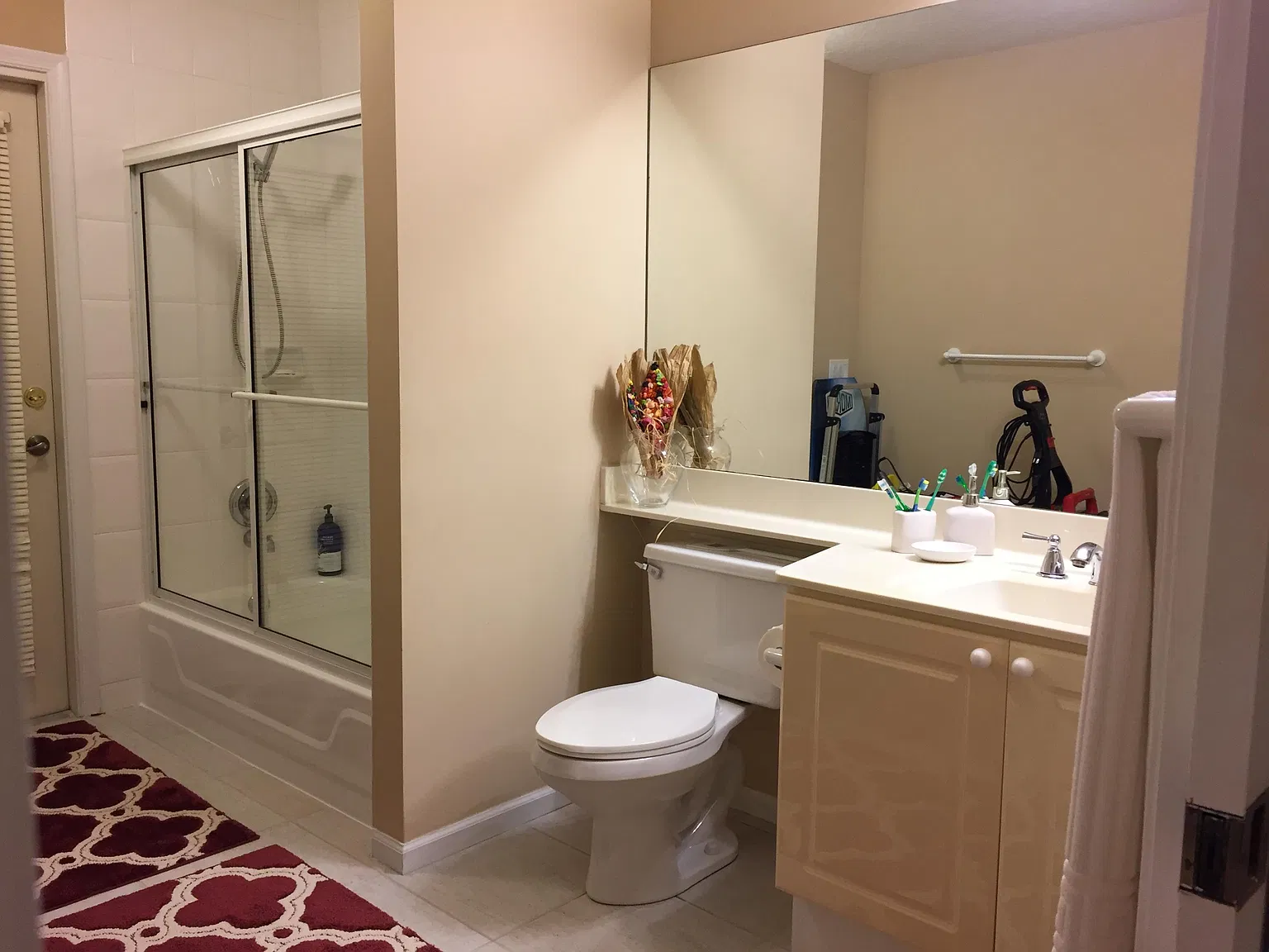 4 bed, 3.0 bath, 2370 sqft, $8,000 — Photo 2