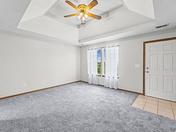 5th image of 741 Pinewood St
