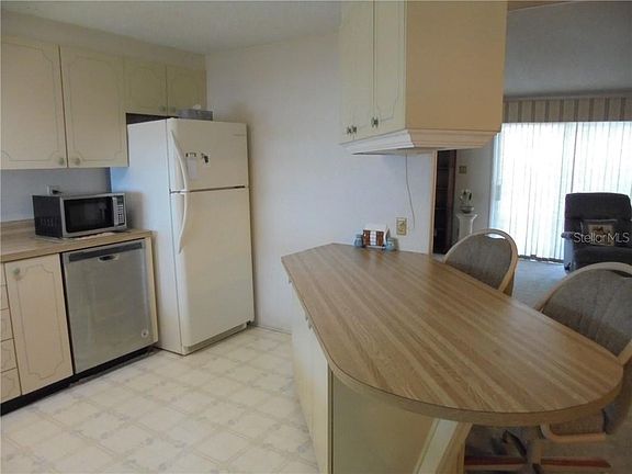 5th image of 2055 S Floral Ave