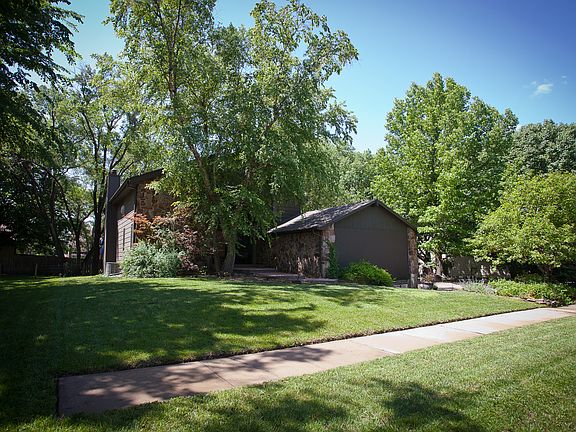 Front view from Cul-de-sac 