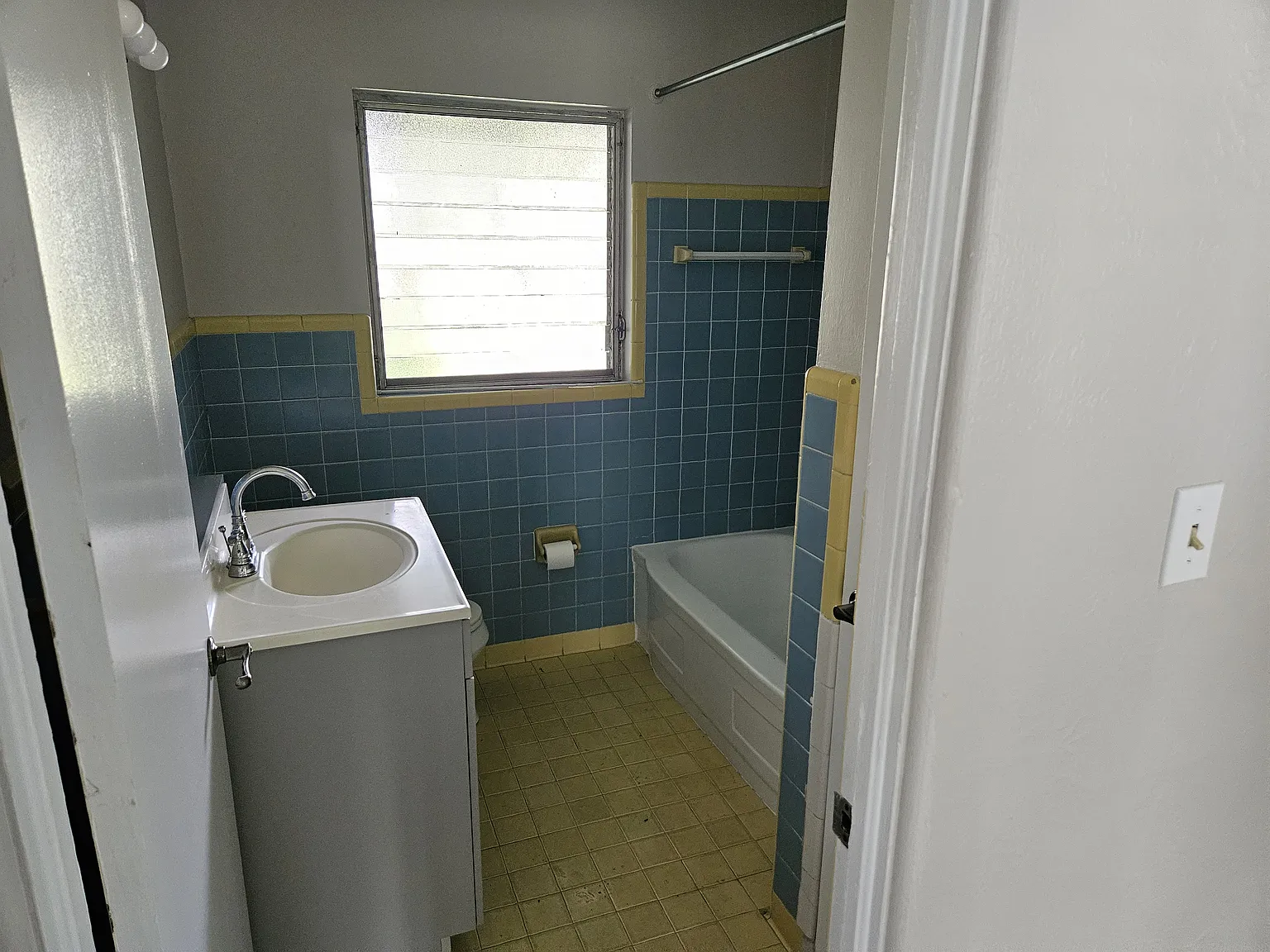 1419 Virginia Dr — Photo 2