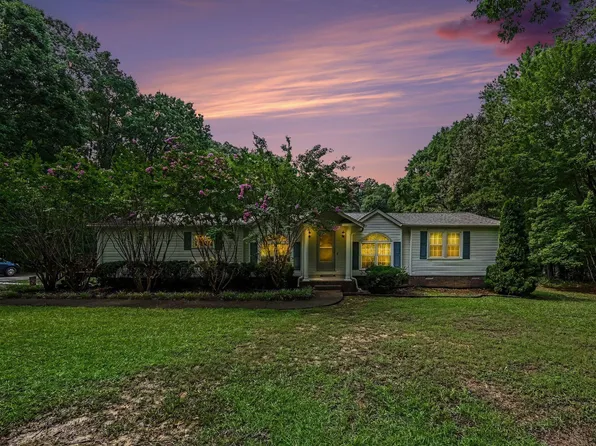358 Dewar St, Fuquay Varina, NC 27526