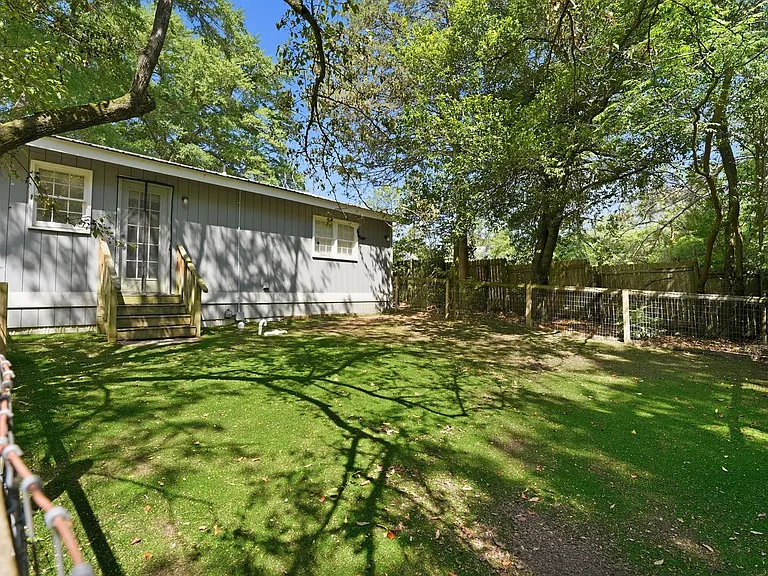 1425 Central Dr — Photo 50