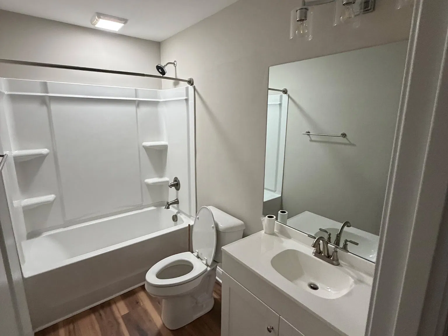 3 bed, 1.5 bath, 1125 sqft, $1,950 — Photo 4