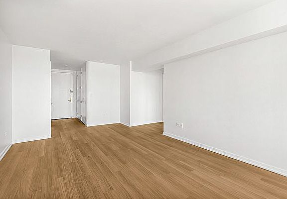 5th image of 200 W 60th St APT 19E