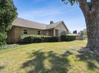 204 Ellen Ave, Savoy, IL