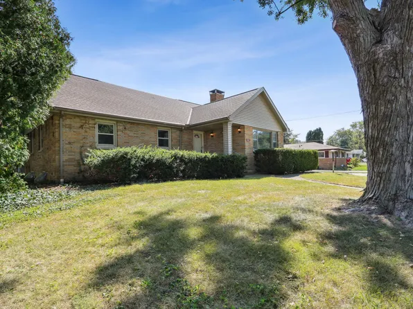 204 Ellen Ave, Savoy, IL 61874