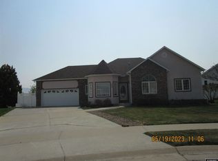 225 Pheasant Dr, Green River, WY 82935