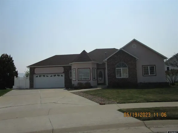 225 Pheasant Dr, Green River, WY 82935