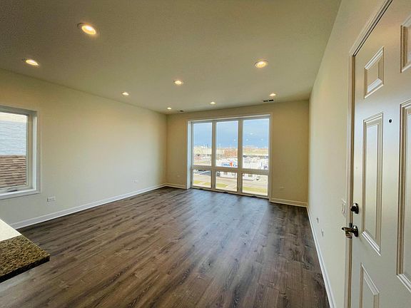 2nd image of 3220 S Ashland Ave #3N