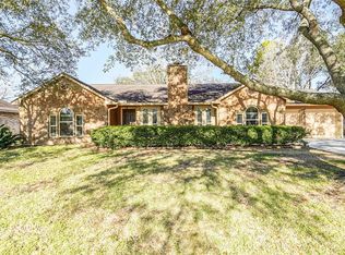 1309 Oak Hollow Dr, Friendswood, TX 77546