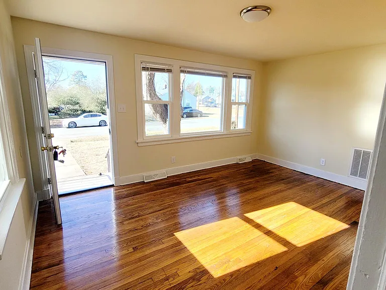 3811 Larry St — Photo 8