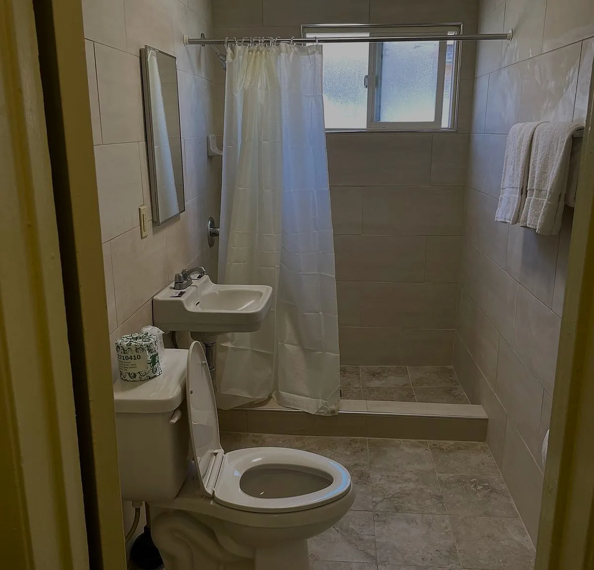 Studio, 200 sqft, $1,400 — Photo 3