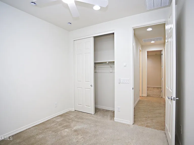 879 W Finch Dr — Photo 2