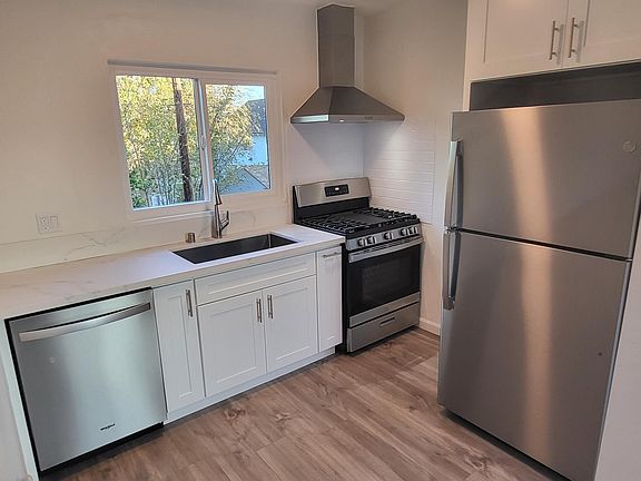 2nd image of 5246 Whitsett Ave APT B