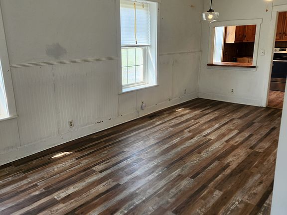 5th image of 1011 Central Manor Rd