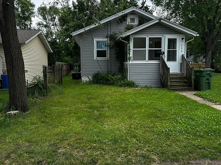 222 Blowers Ave — Photo 4