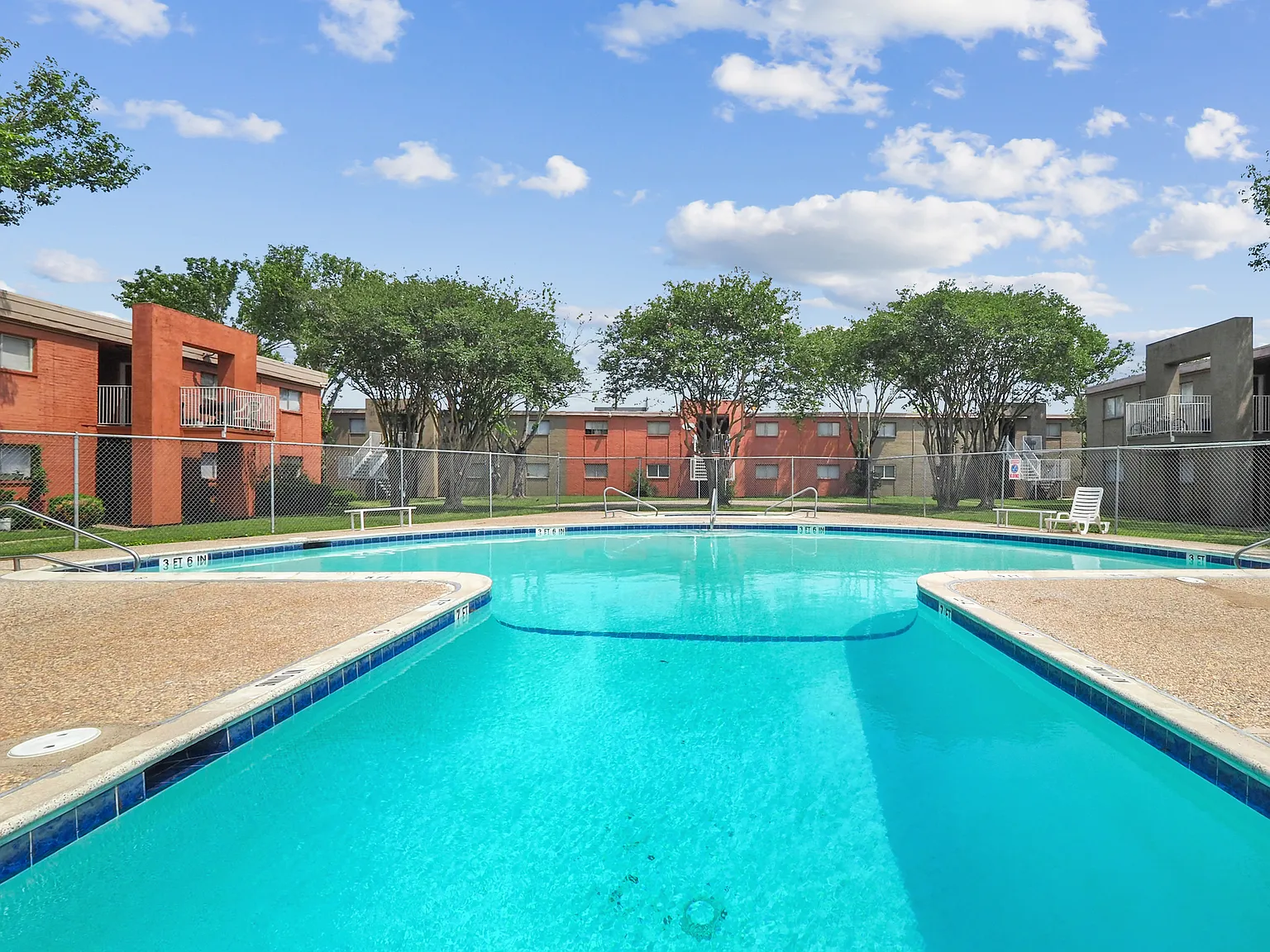 La Paloma Village Apartments — Photo 1