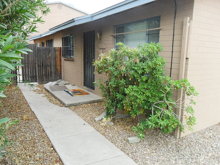 1420 E Adams St #1 — Photo 3